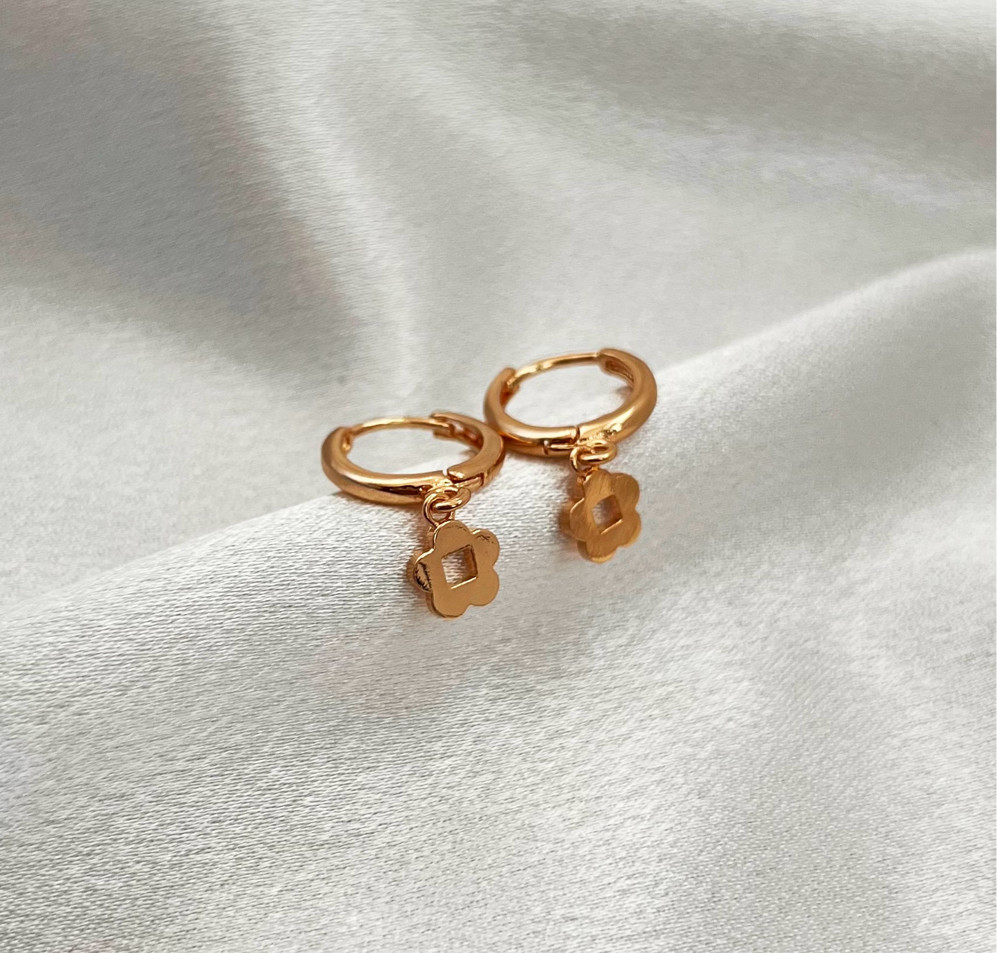 Lyn Hang Earrings
