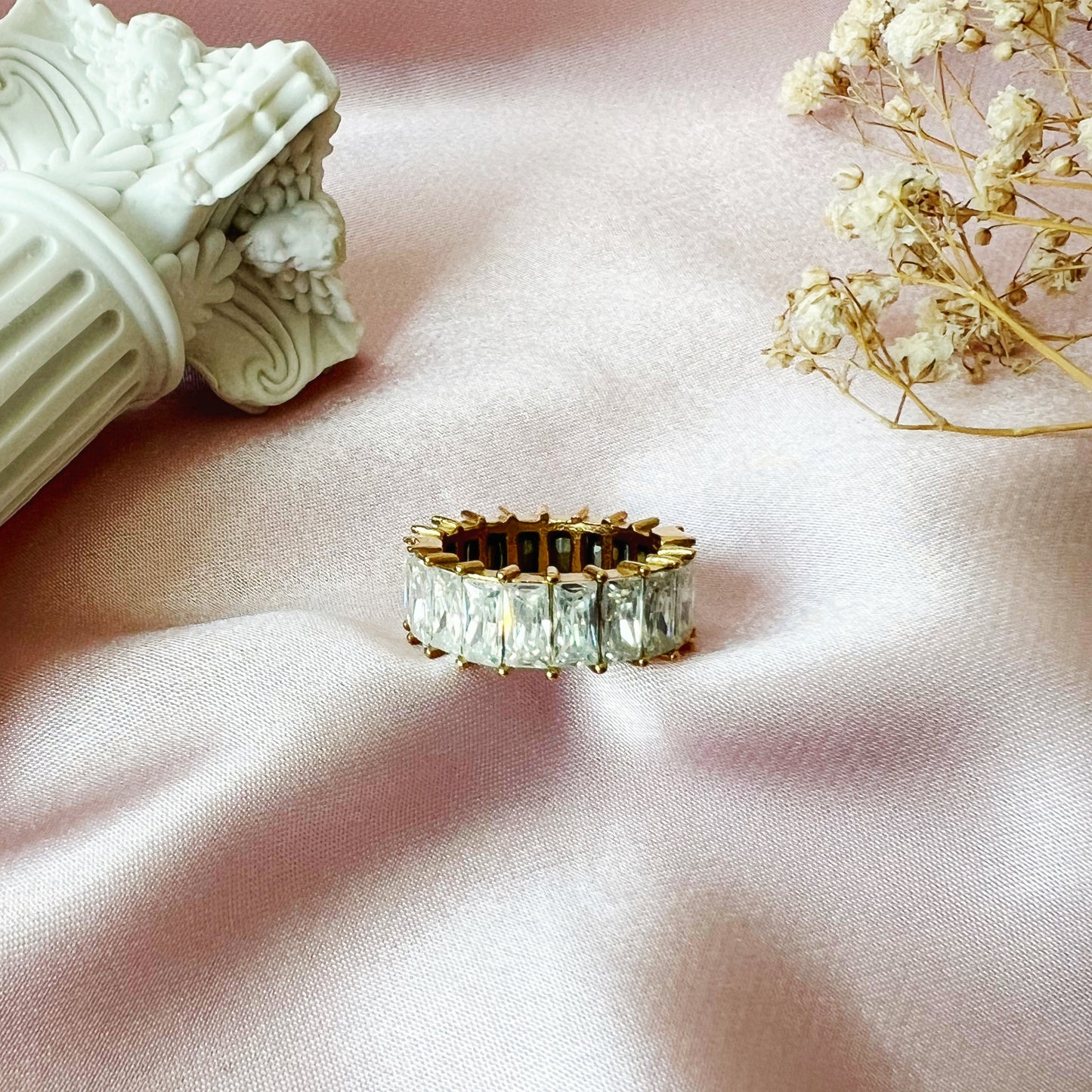 Angela Ring